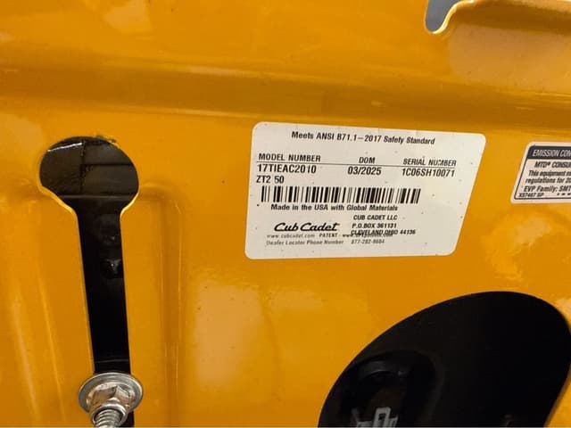 Image of Cub Cadet Ultima ZT2 equipment image 2