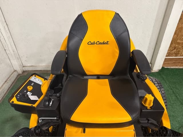 Image of Cub Cadet Ultima ZT2 equipment image 3