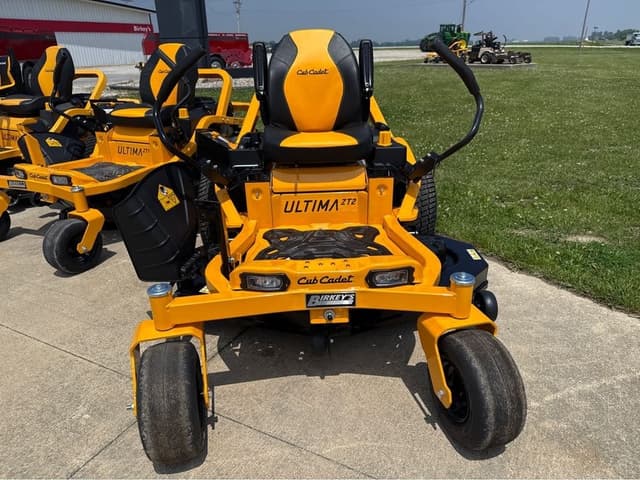 Image of Cub Cadet Ultima ZT2 equipment image 1