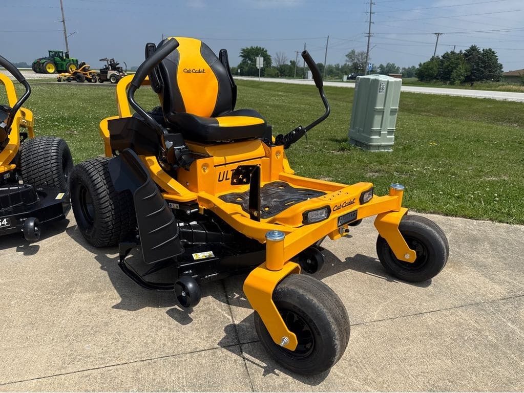 2025 Cub Cadet Ultima ZT2 Equipment Image0