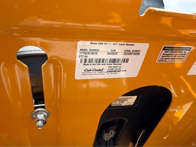 Image of Cub Cadet Ultima ZT2 equipment image 2