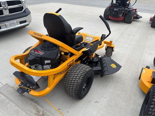 Image of Cub Cadet Ultima ZT2 equipment image 2