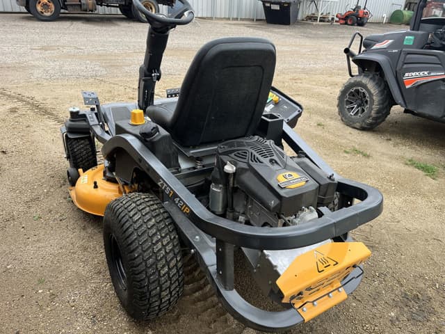 Image of Cub Cadet Ultima ZTS1 equipment image 4