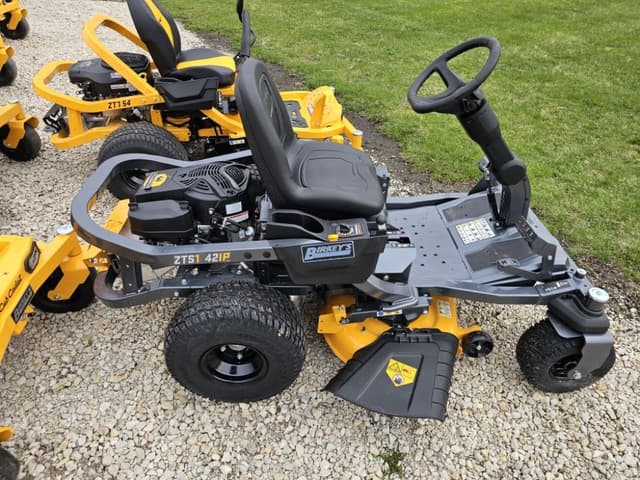 Image of Cub Cadet Ultima ZTS1 equipment image 1