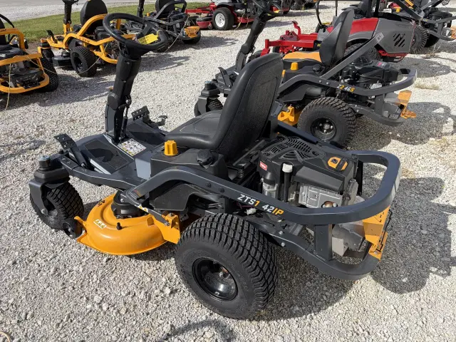 Image of Cub Cadet Ultima ZTS1 equipment image 3