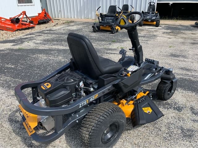 Image of Cub Cadet Ultima ZTS1 equipment image 2