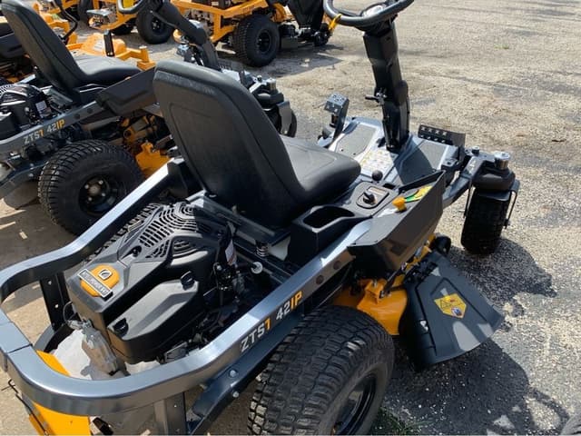 Image of Cub Cadet Ultima ZTS1 equipment image 2