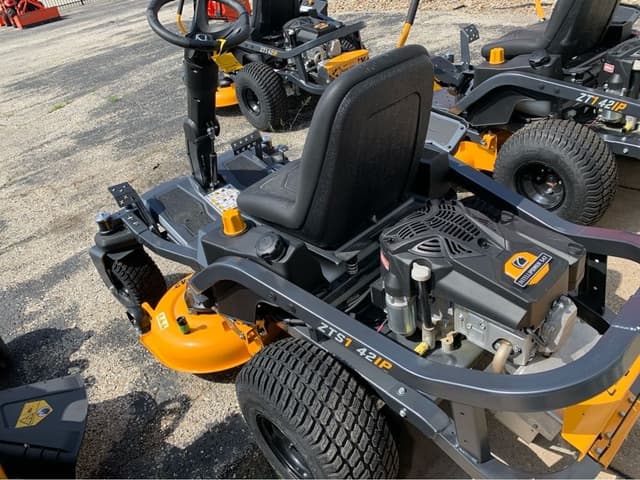 Image of Cub Cadet Ultima ZTS1 equipment image 4