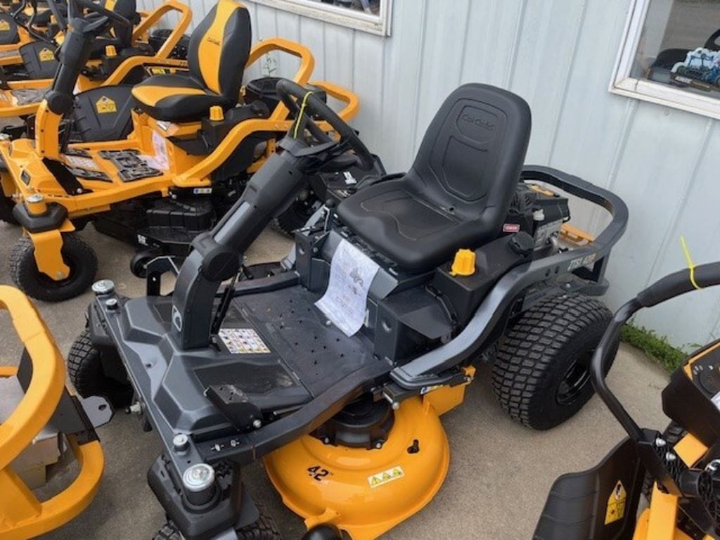 2025 Cub Cadet Ultima ZTS1 Equipment Image0