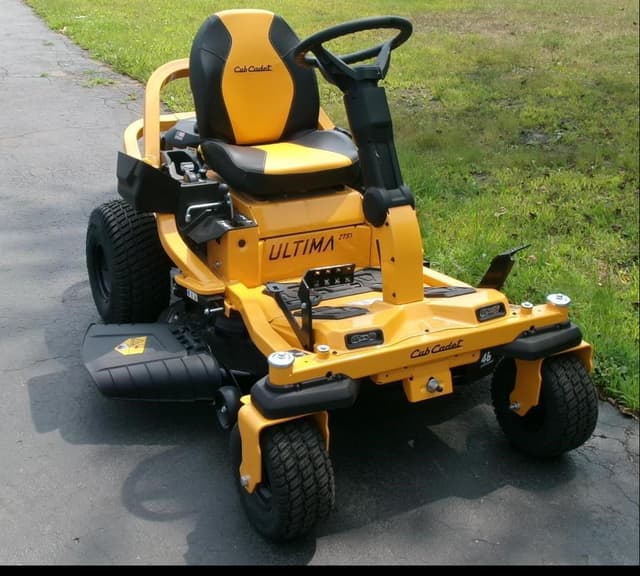 Image of Cub Cadet Ultima ZTS1 equipment image 1