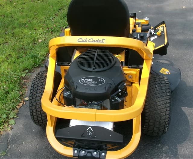 Image of Cub Cadet Ultima ZTS1 equipment image 4
