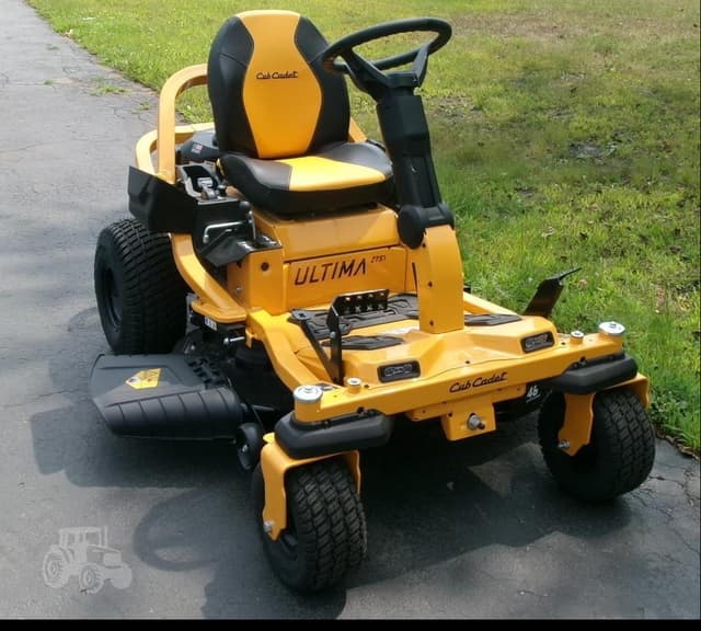 Image of Cub Cadet Ultima ZTS1 equipment image 1