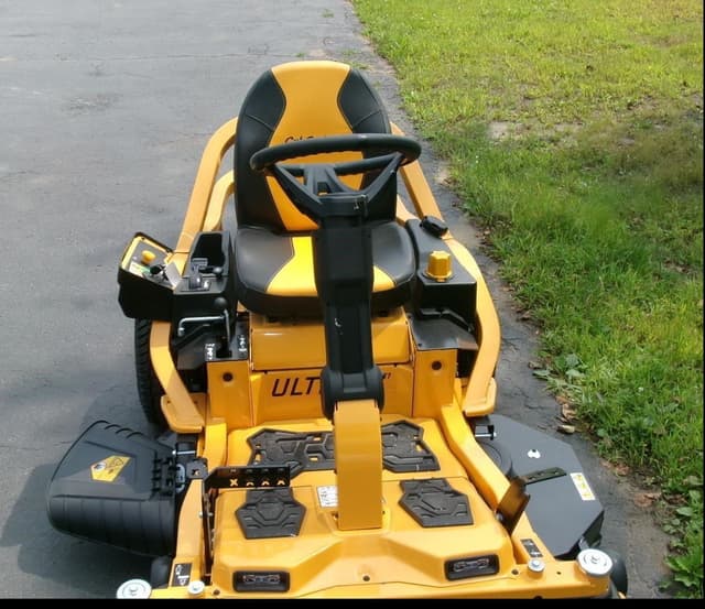 Image of Cub Cadet Ultima ZTS1 equipment image 3