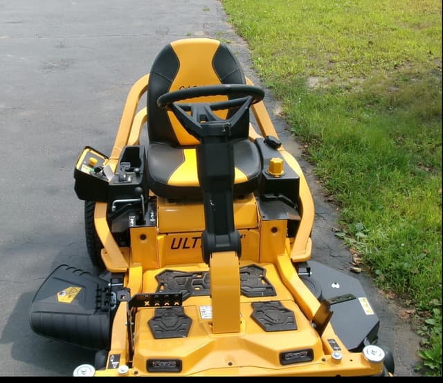 Image of Cub Cadet Ultima ZTS1 equipment image 3