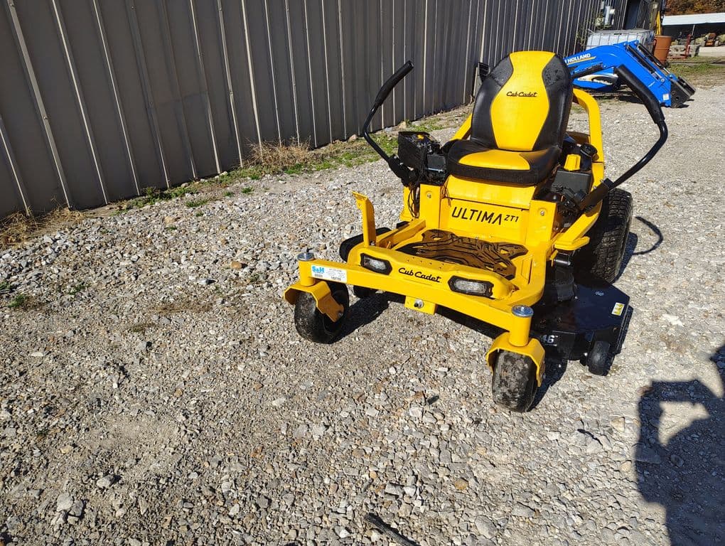 Image of Cub Cadet Ultima ZT1 Image 0