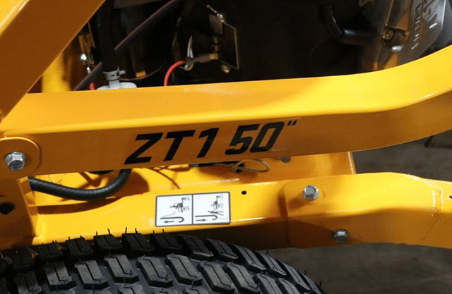 Image of Cub Cadet Ultima ZT1 equipment image 2