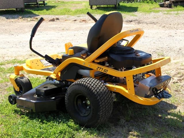 Image of Cub Cadet Ultima ZT1 equipment image 4