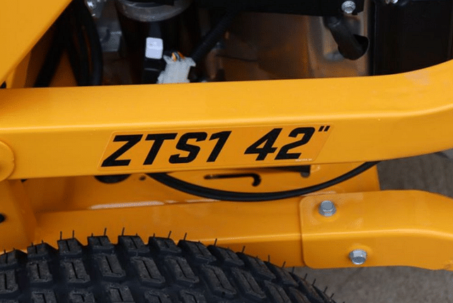 Image of Cub Cadet Ultima ZTS1 equipment image 1