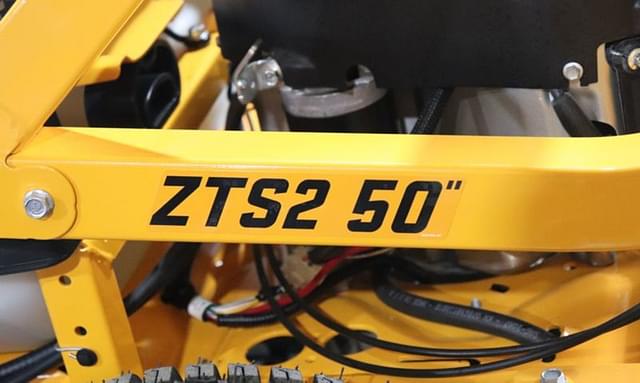 Image of Cub Cadet Ultima ZTS2 equipment image 2