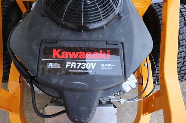 Image of Cub Cadet Ultima ZTS2 equipment image 3
