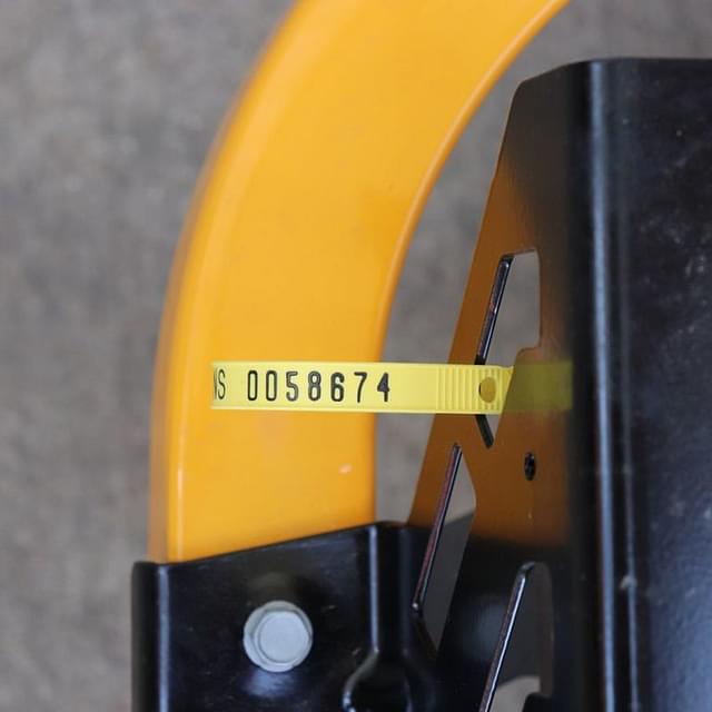 Image of Cub Cadet Ultima ZTS2 equipment image 4