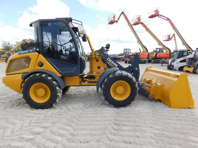 Image of John Deere 204G equipment image 4