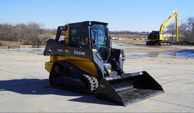 Image of John Deere 325G equipment image 4