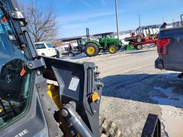 Image of John Deere 331P equipment image 4