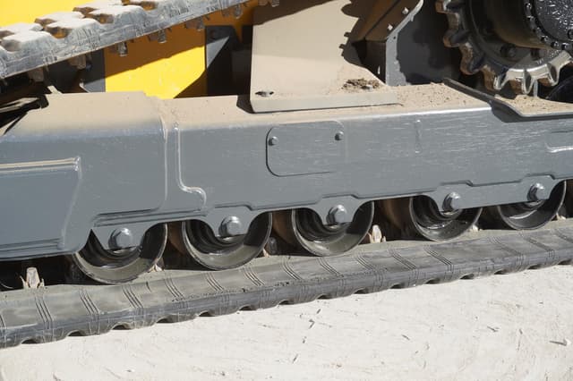 Image of John Deere 335P equipment image 4