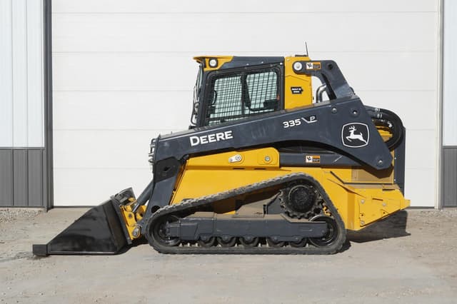 Image of John Deere 335P equipment image 1