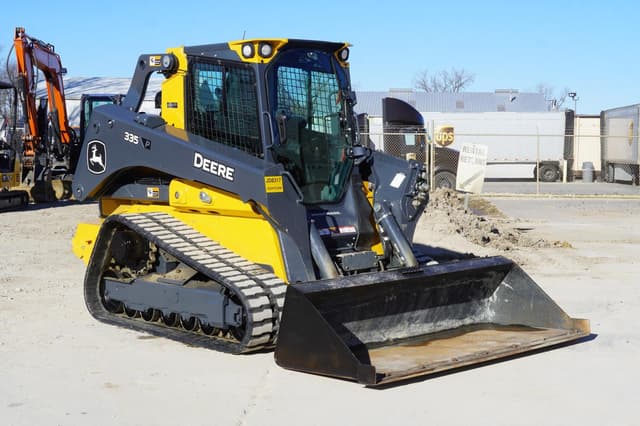 Image of John Deere 335P equipment image 4