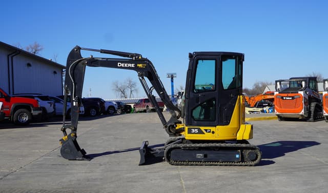 Image of John Deere 35P equipment image 1