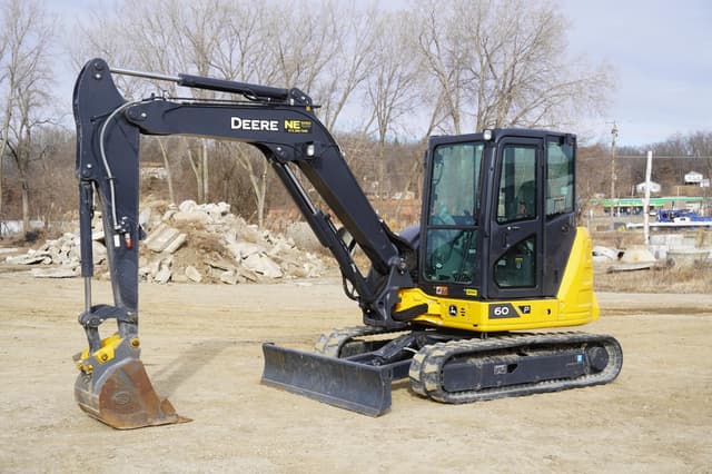 Image of John Deere 60P equipment image 3
