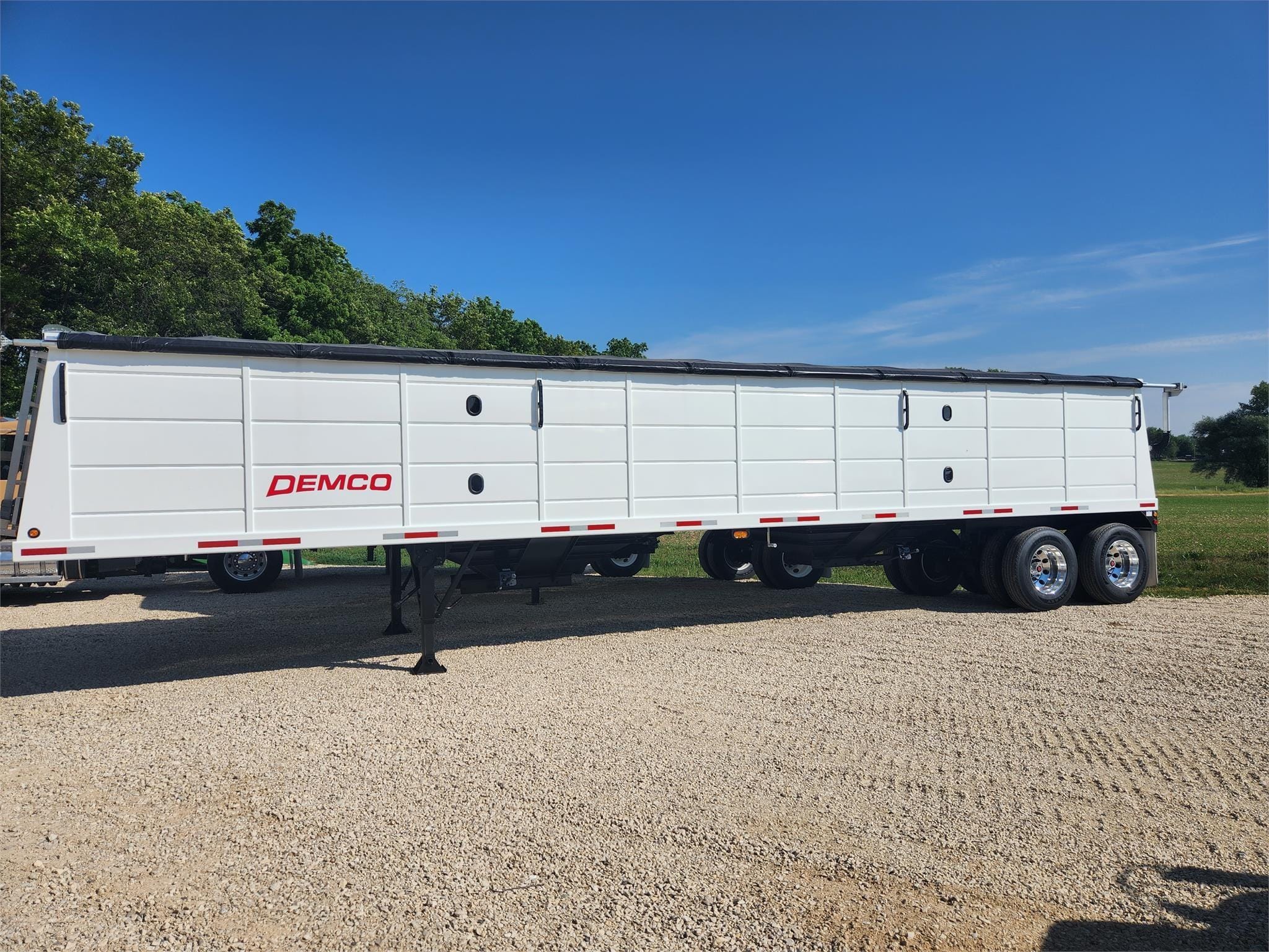 2025 Demco Undetermined Equipment Image0