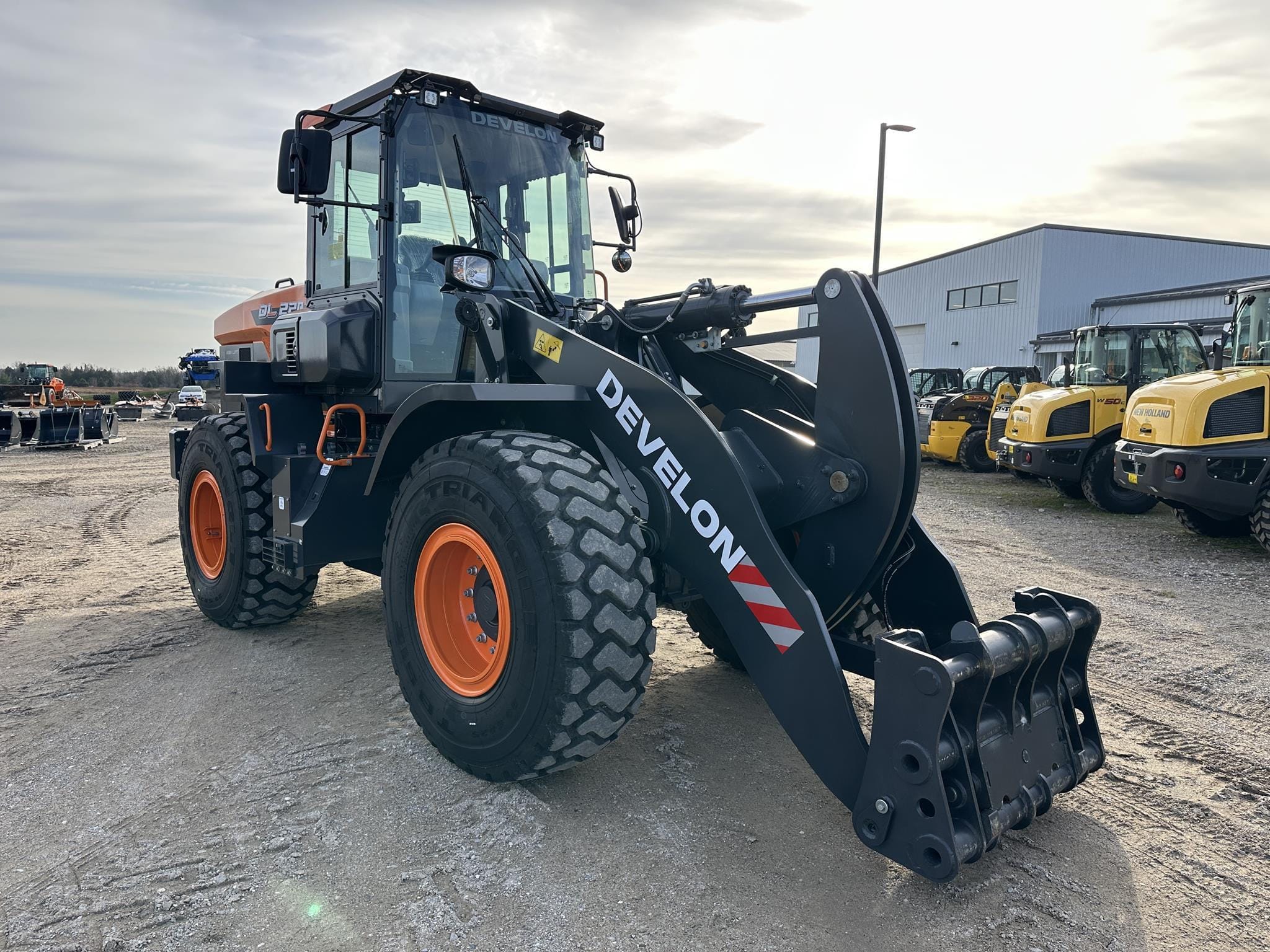 2025 Develon DL220-7 Equipment Image0