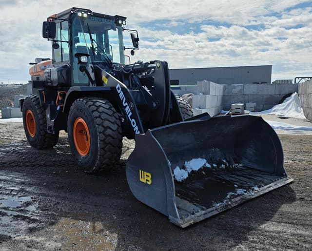 Image of Develon DL220-7 equipment image 4