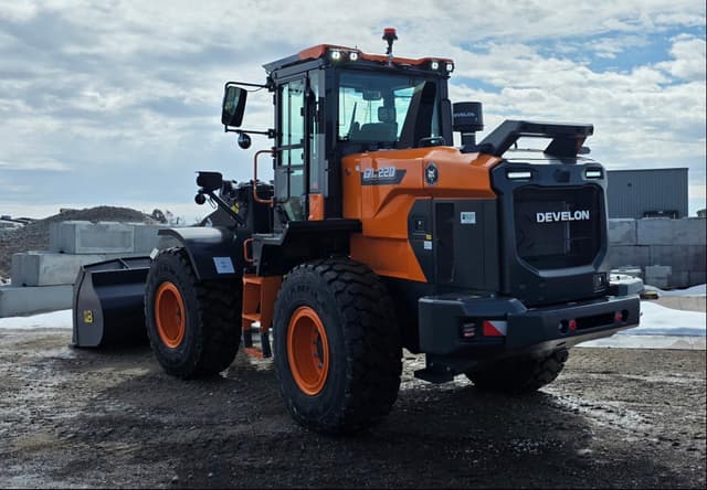 Image of Develon DL220-7 equipment image 3