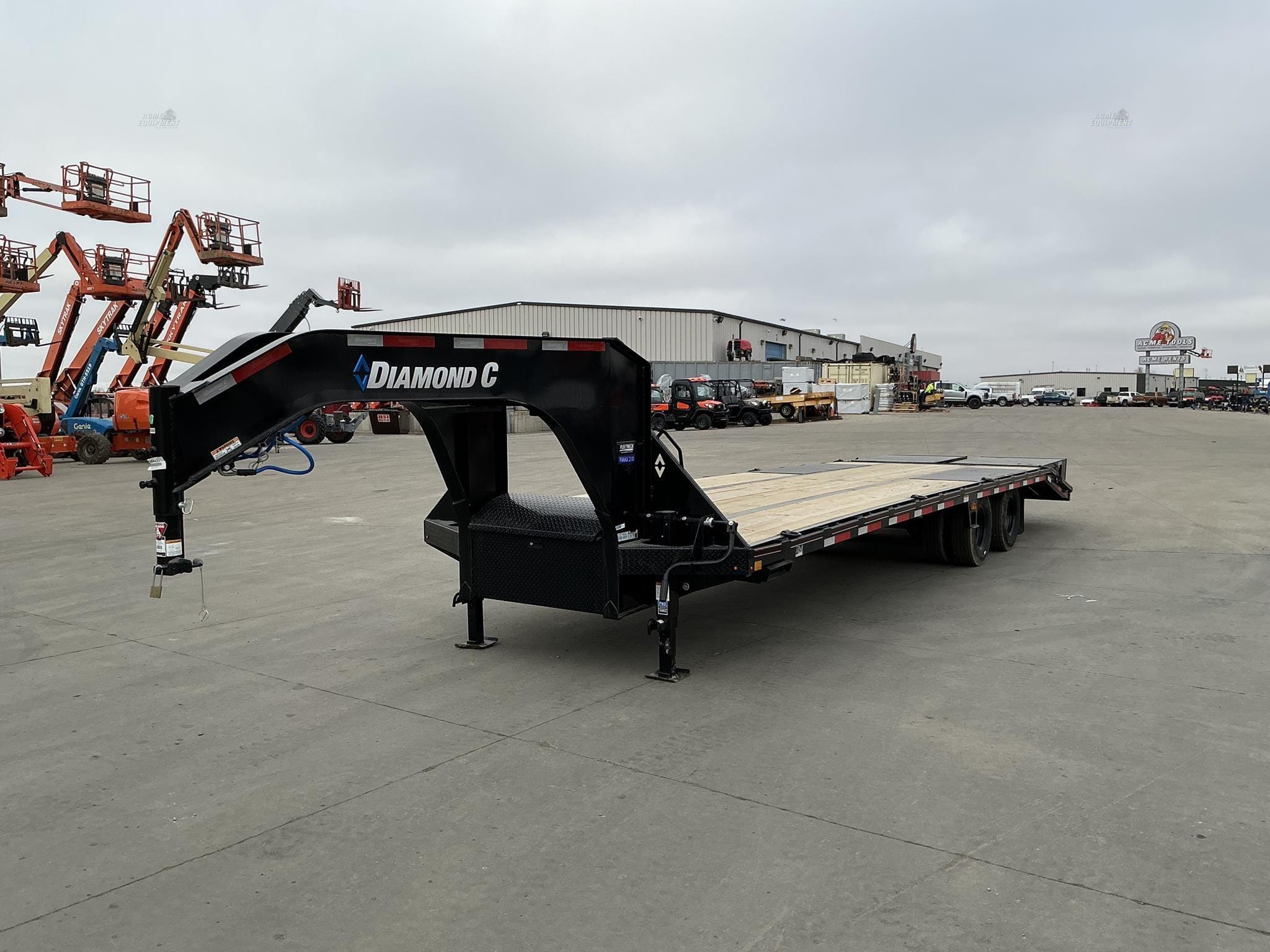 2025 Diamond C FMAX210 Equipment Image0