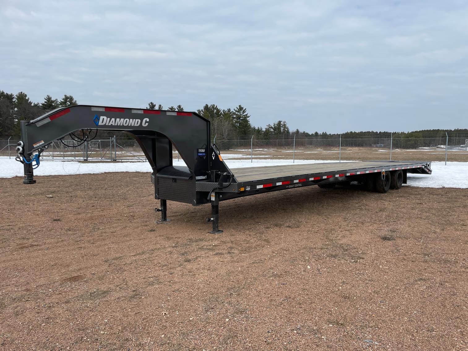 2025 Diamond C FMAX210 Equipment Image0