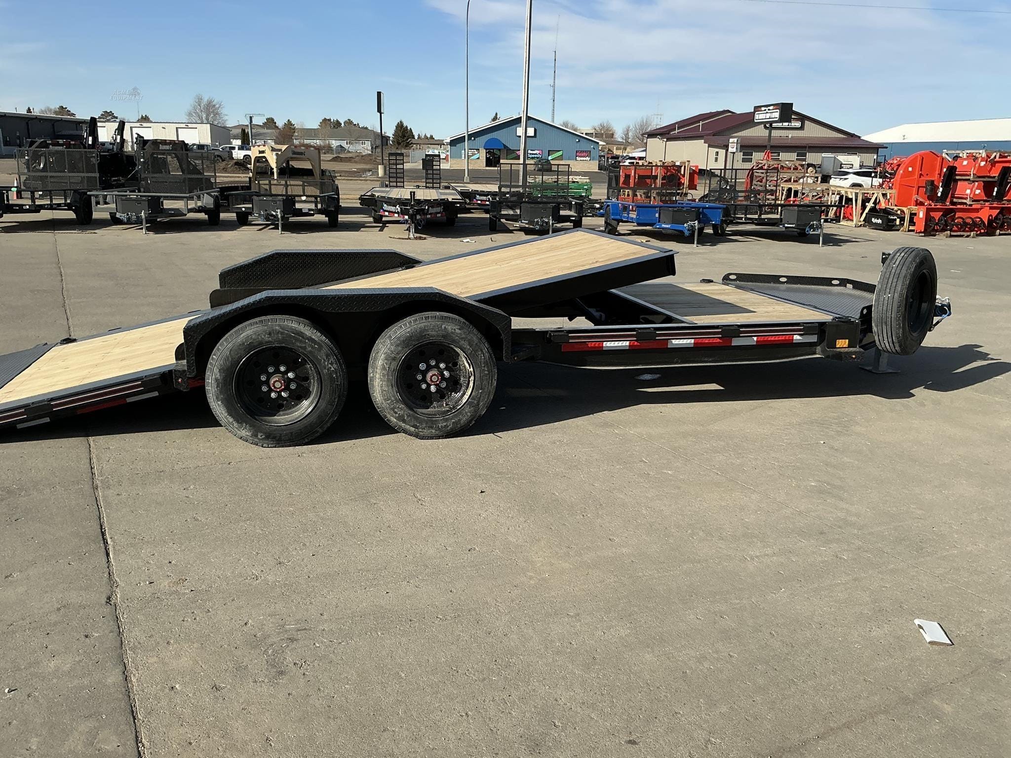 2025 Diamond C HDT Equipment Image0