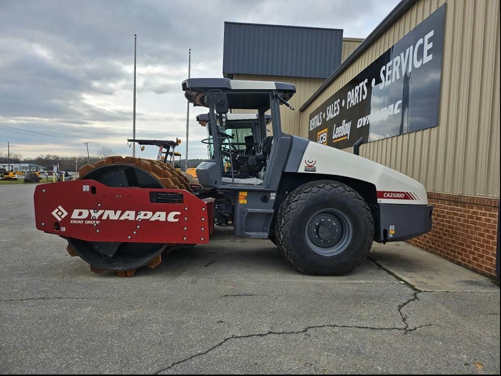 2025 DYNAPAC CA2500D Equipment Image0
