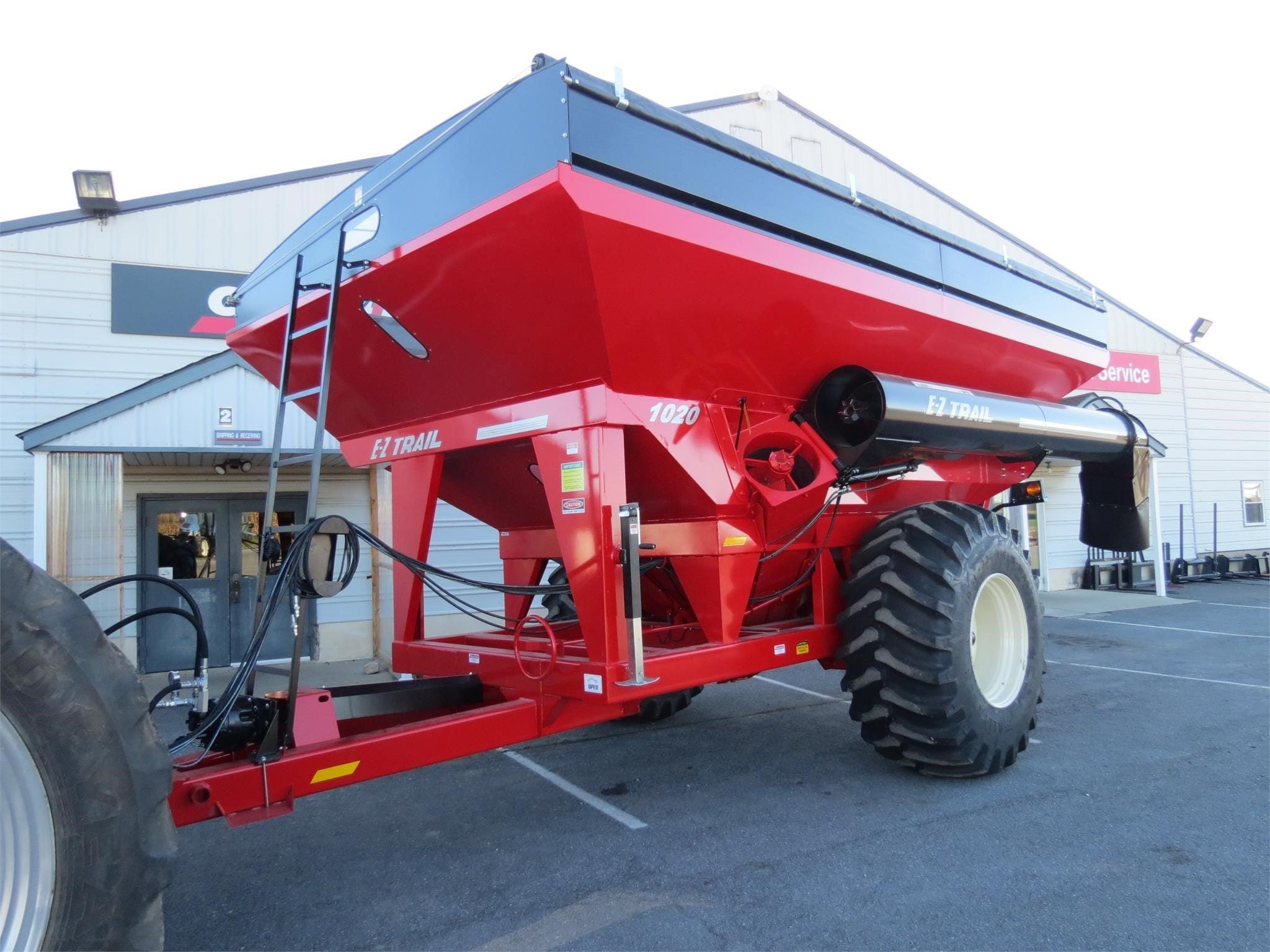 2025 E-Z Trail 1020 Equipment Image0