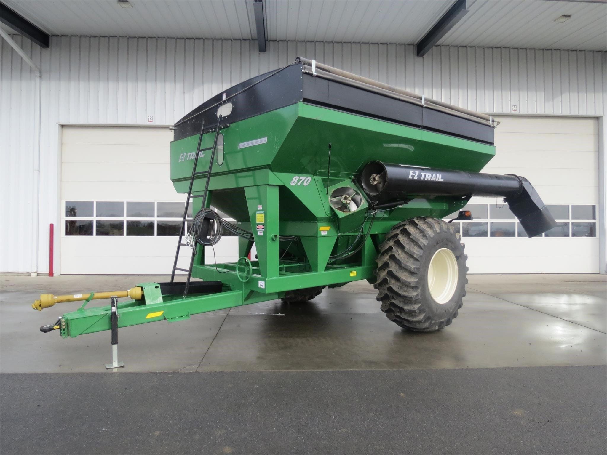 2025 E-Z Trail 870 Equipment Image0