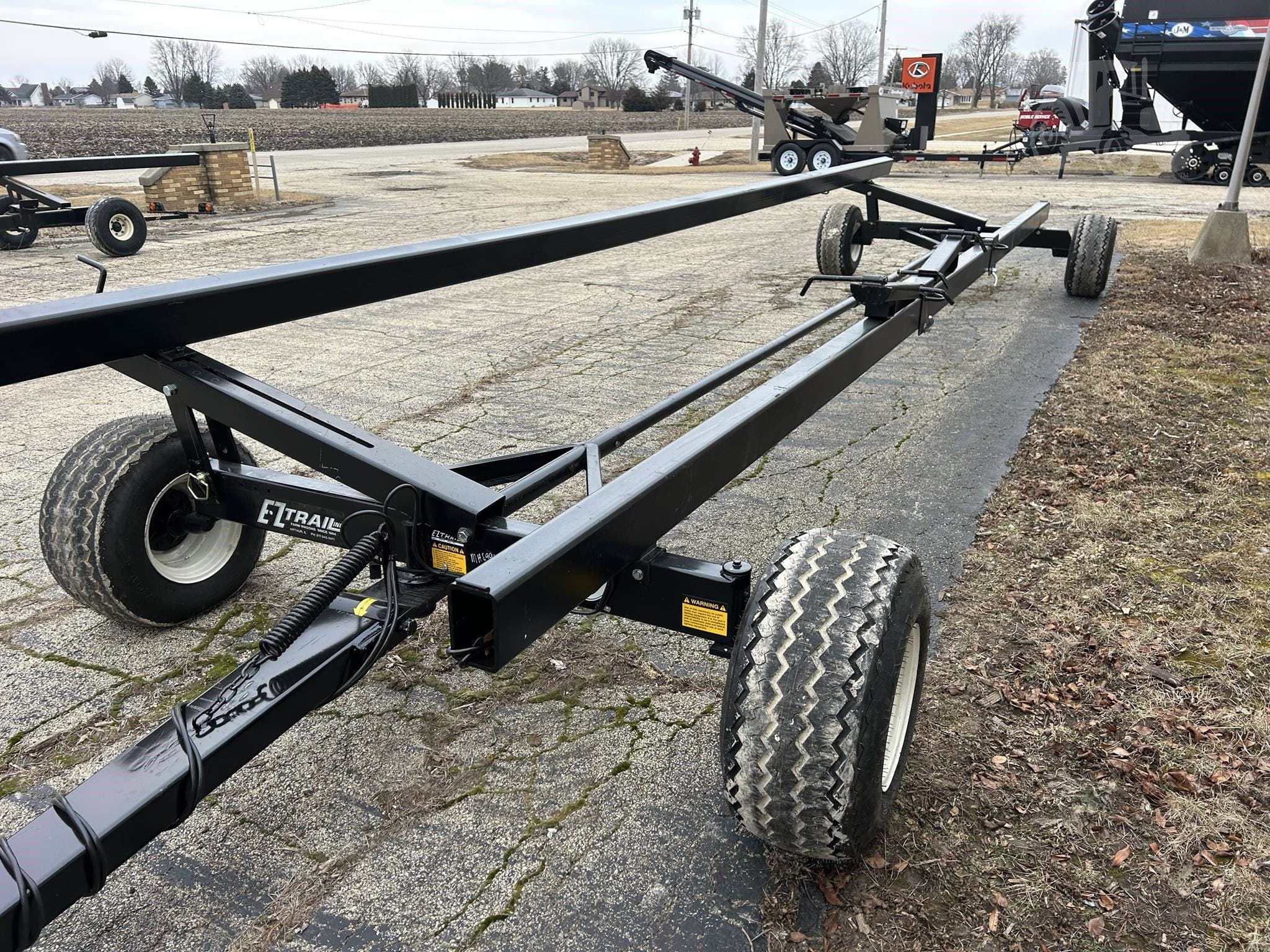 2025 E-Z Trail 880 Equipment Image0