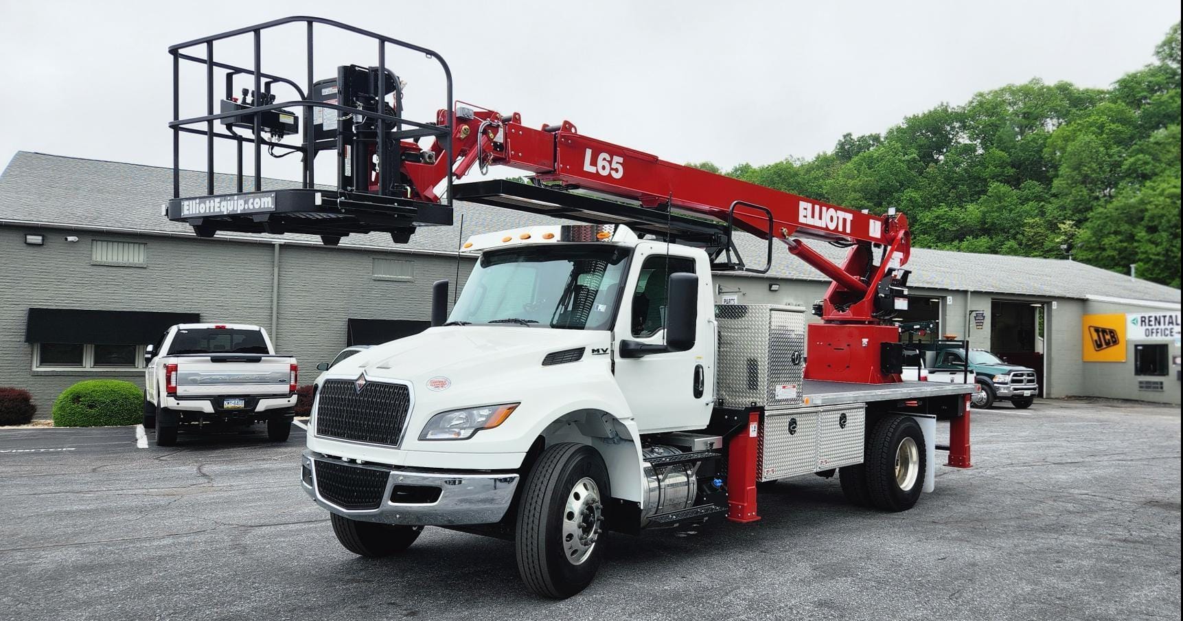 2025 Elliott L65R Equipment Image0