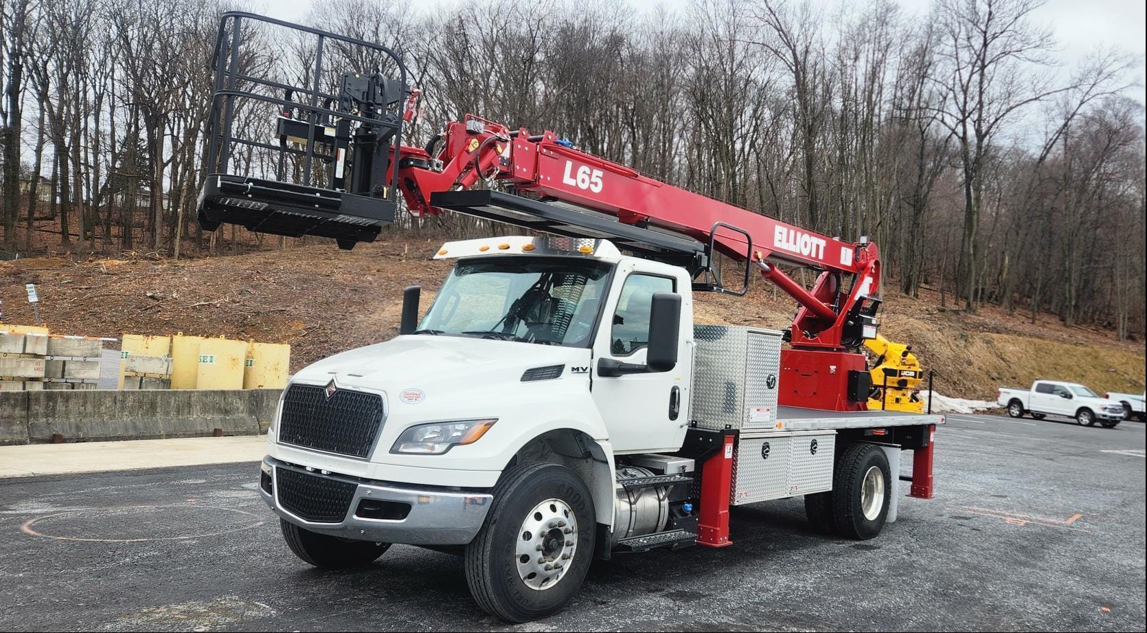 2025 Elliott L65R Equipment Image0