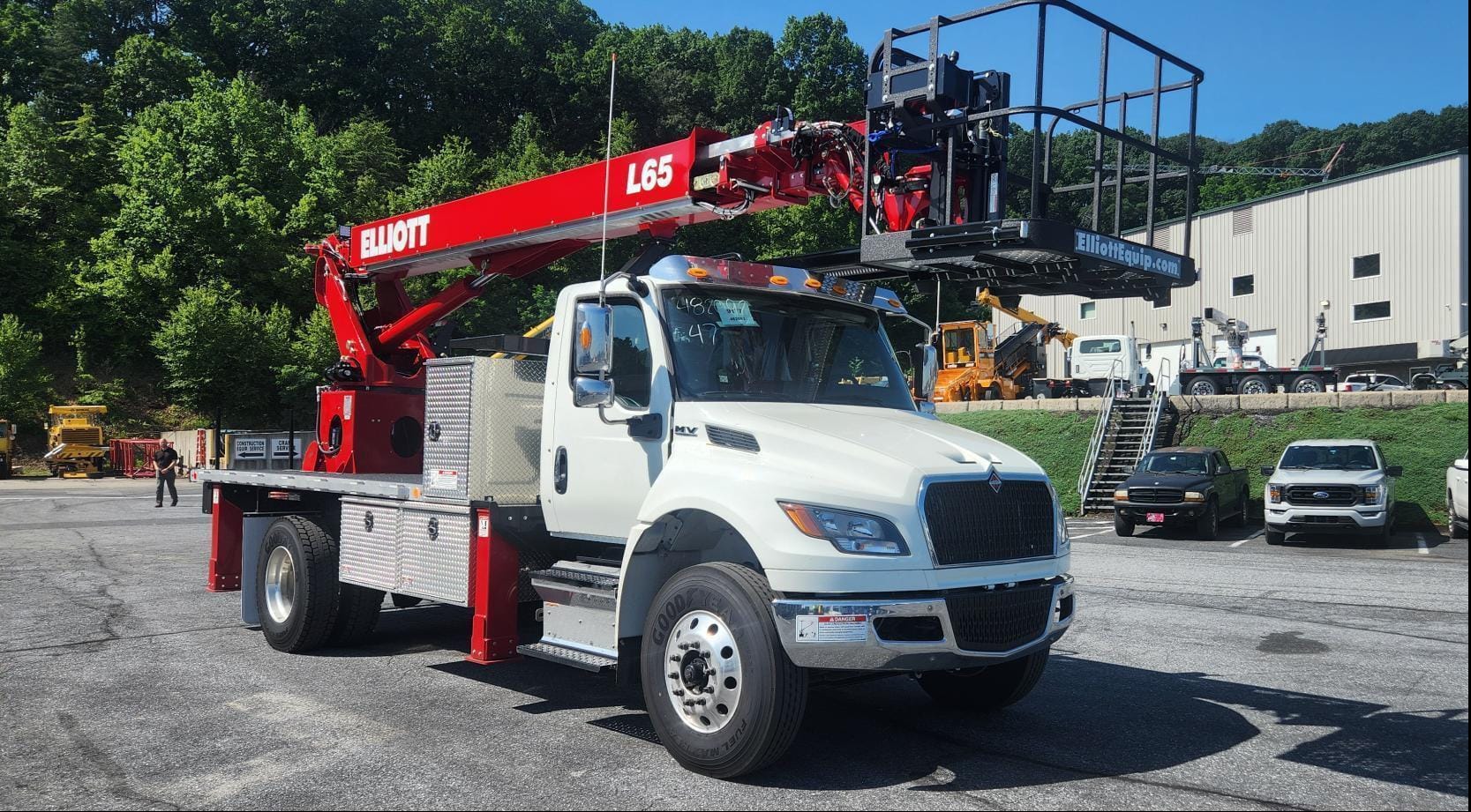 2025 Elliott L65R Equipment Image0