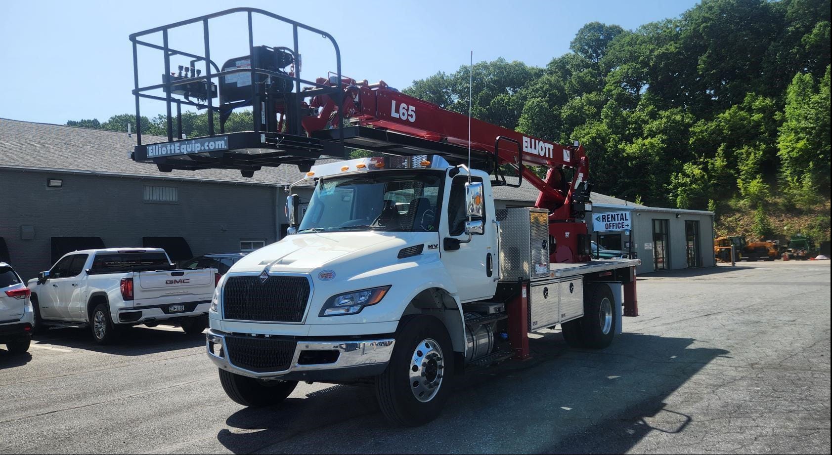 2025 Elliott L65R Equipment Image0