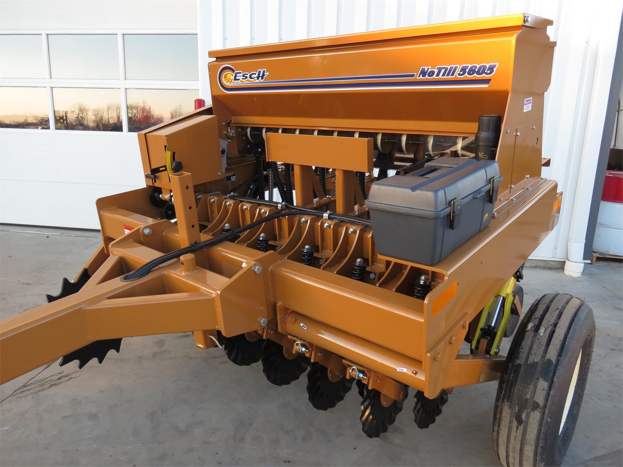 2025 Esch 5605 Equipment Image0