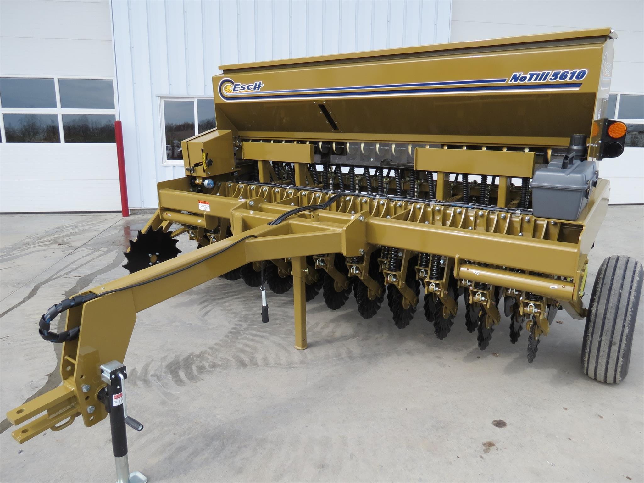 2025 Esch 5610 Equipment Image0